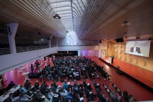 Bei der Premiere der Leitkonferenz zu digitaler Offenheit am 2. Dezember 2015 in Stuttgart trafen sich Unternehmer, Denker, Forscher und Verwaltungsexperten aus ganz Deutschland. (Bild: MFG / Matthiessen)